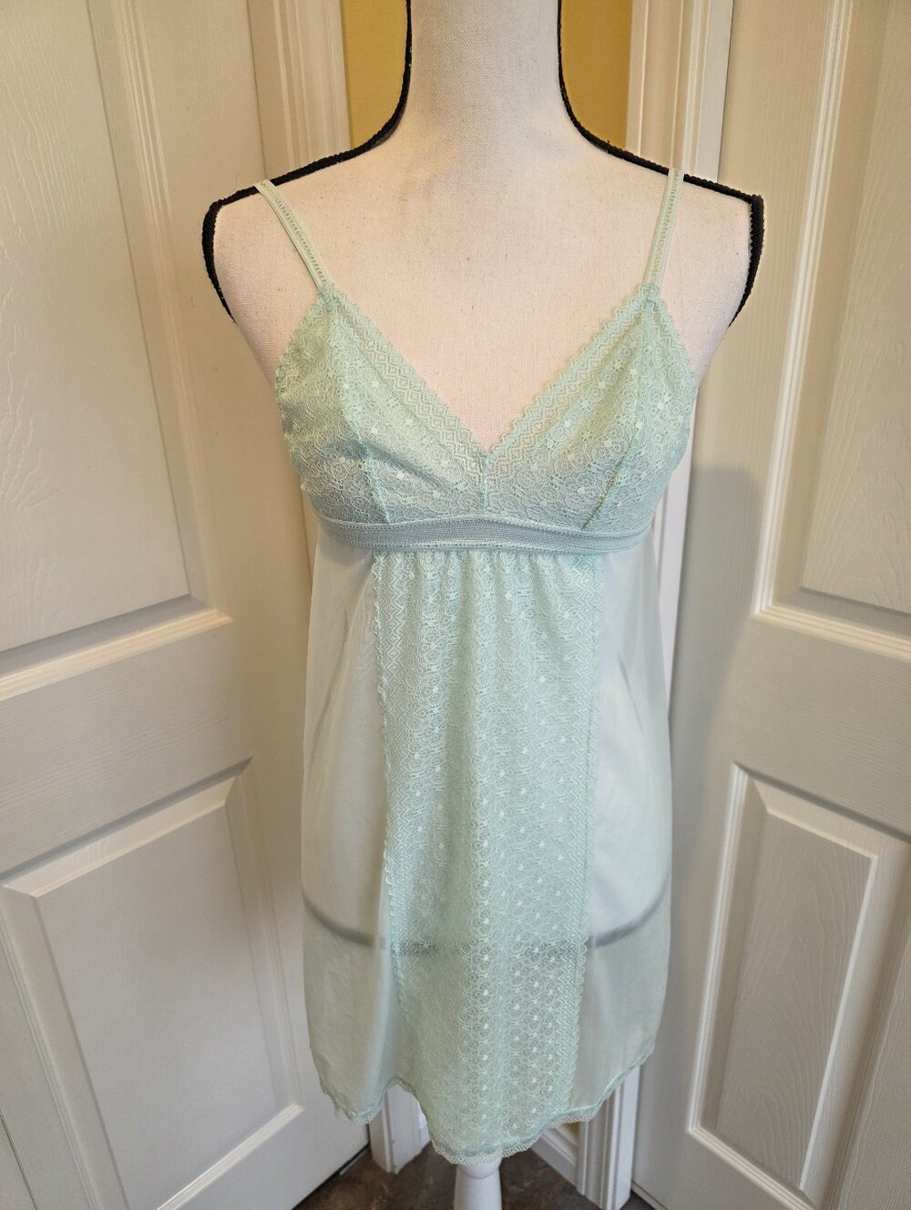LA VIE EN ROSE GREEN LACE SLIP, SIZE S